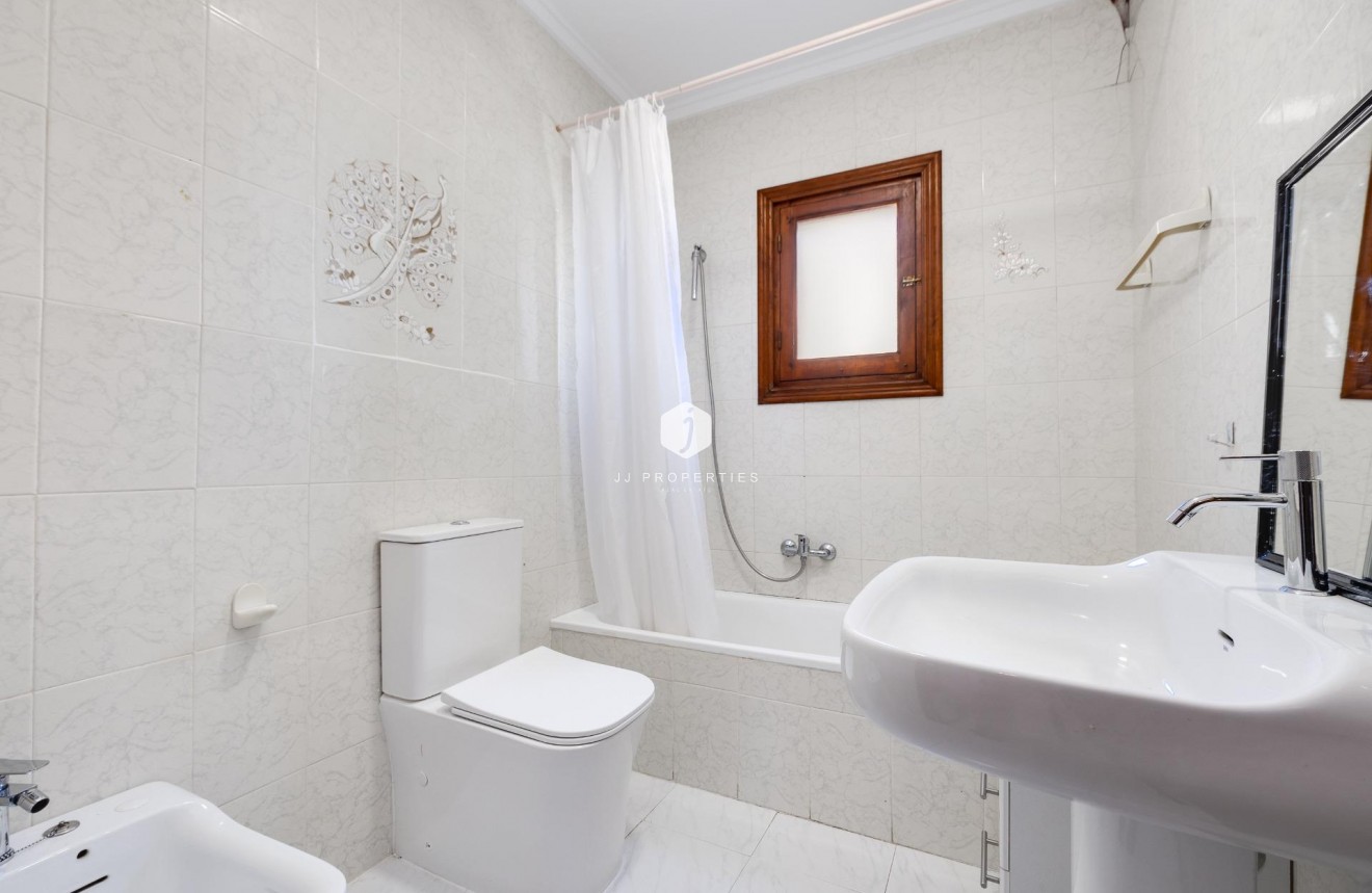 Resale - Chalet -
Torrevieja - Nueva Torrevieja