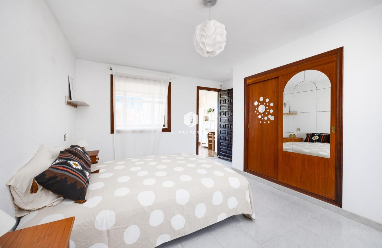 Resale - Chalet -
Torrevieja - Nueva Torrevieja