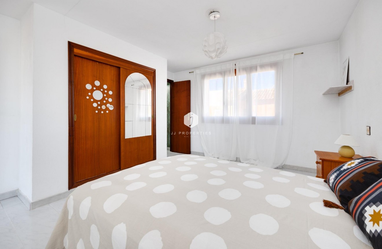 Resale - Chalet -
Torrevieja - Nueva Torrevieja