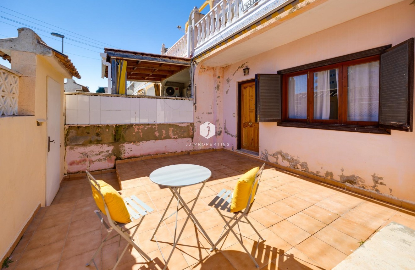 Resale - Chalet -
Torrevieja - Nueva Torrevieja