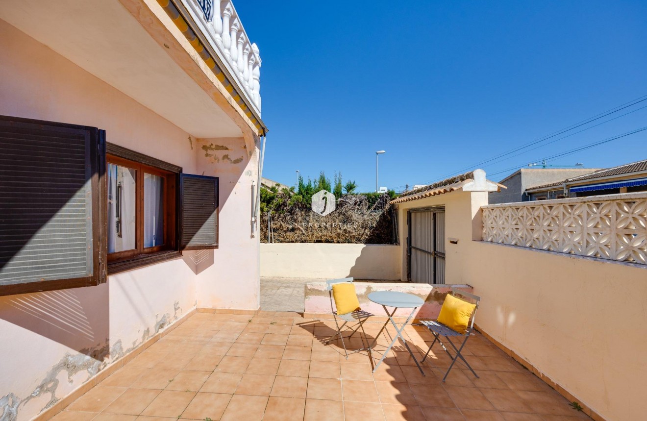 Resale - Chalet -
Torrevieja - Nueva Torrevieja
