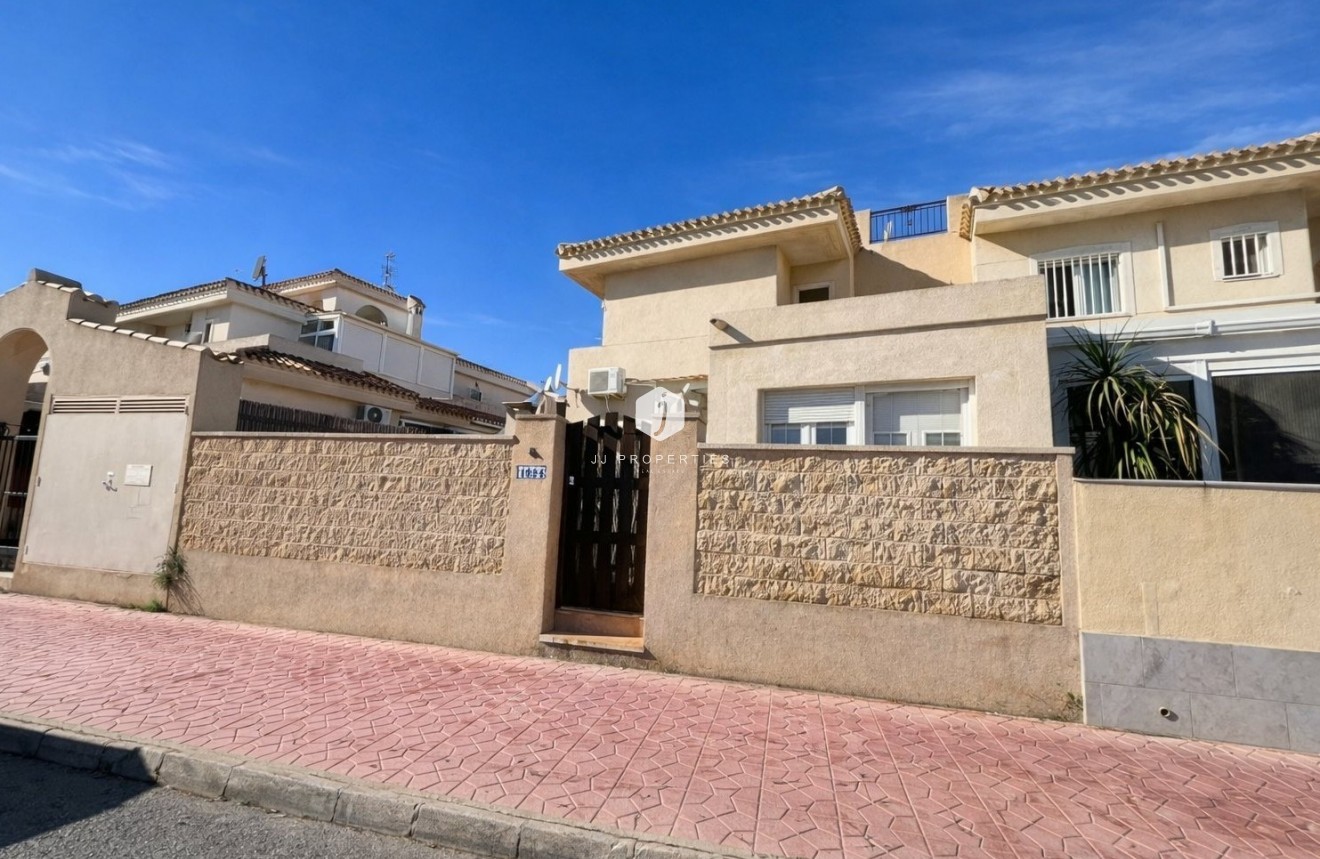 Resale - Chalet -
Orihuela Costa - Costa Blanca
