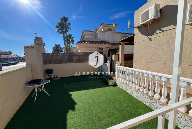 Resale - Chalet -
Orihuela Costa - Costa Blanca