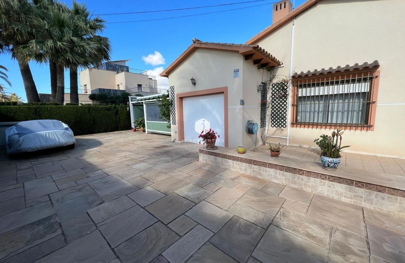 Resale - Villa -
Cabo Roig - Costa Blanca