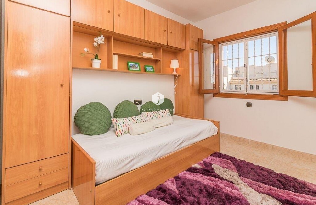 Resale - Chalet -
Orihuela Costa - Playa Flamenca