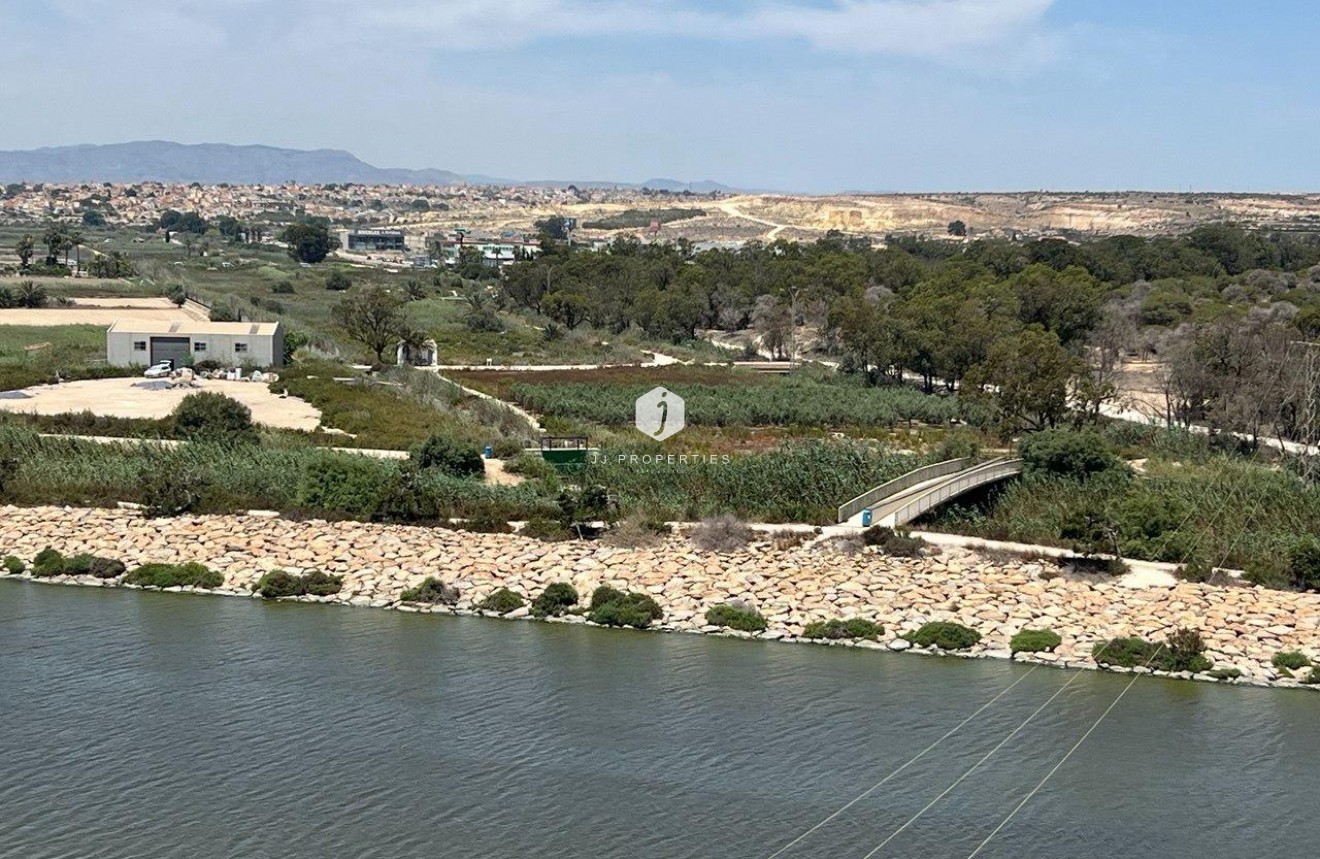 Resale - Penthouse -
Guardamar del Segura - puerto deportivo