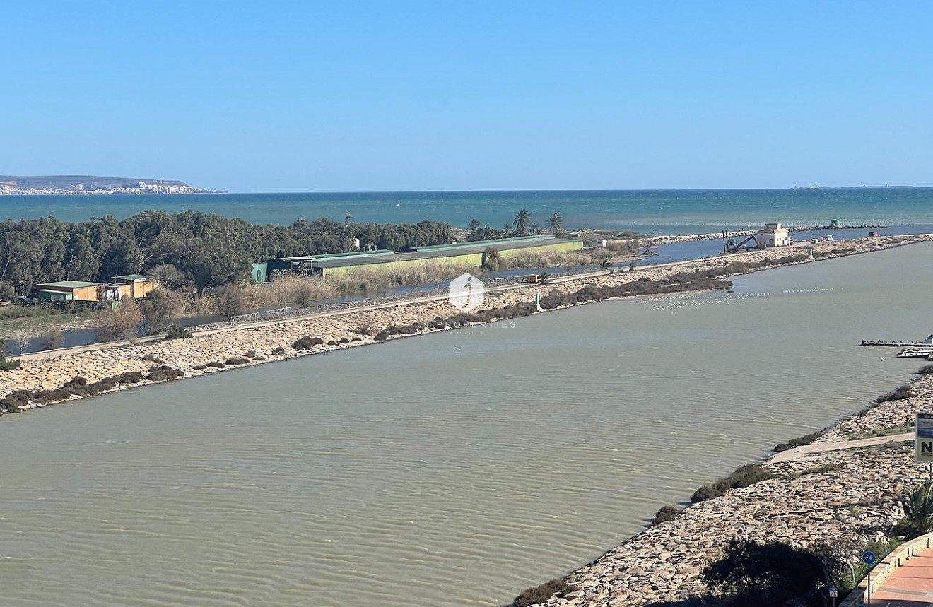 Resale - Penthouse -
Guardamar del Segura - puerto deportivo