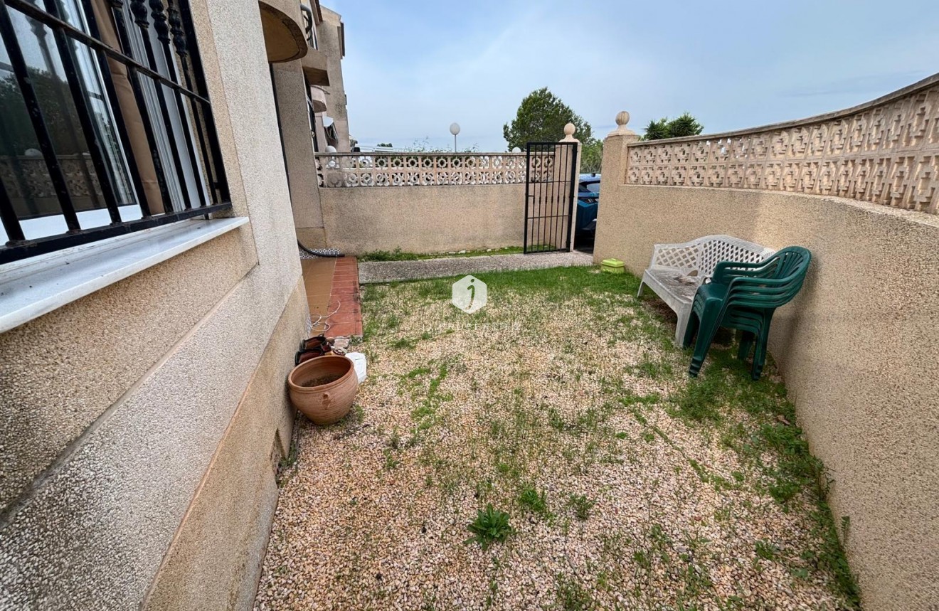 Resale - Bungalow -
Torrevieja - La Siesta - El Salado - Torreta