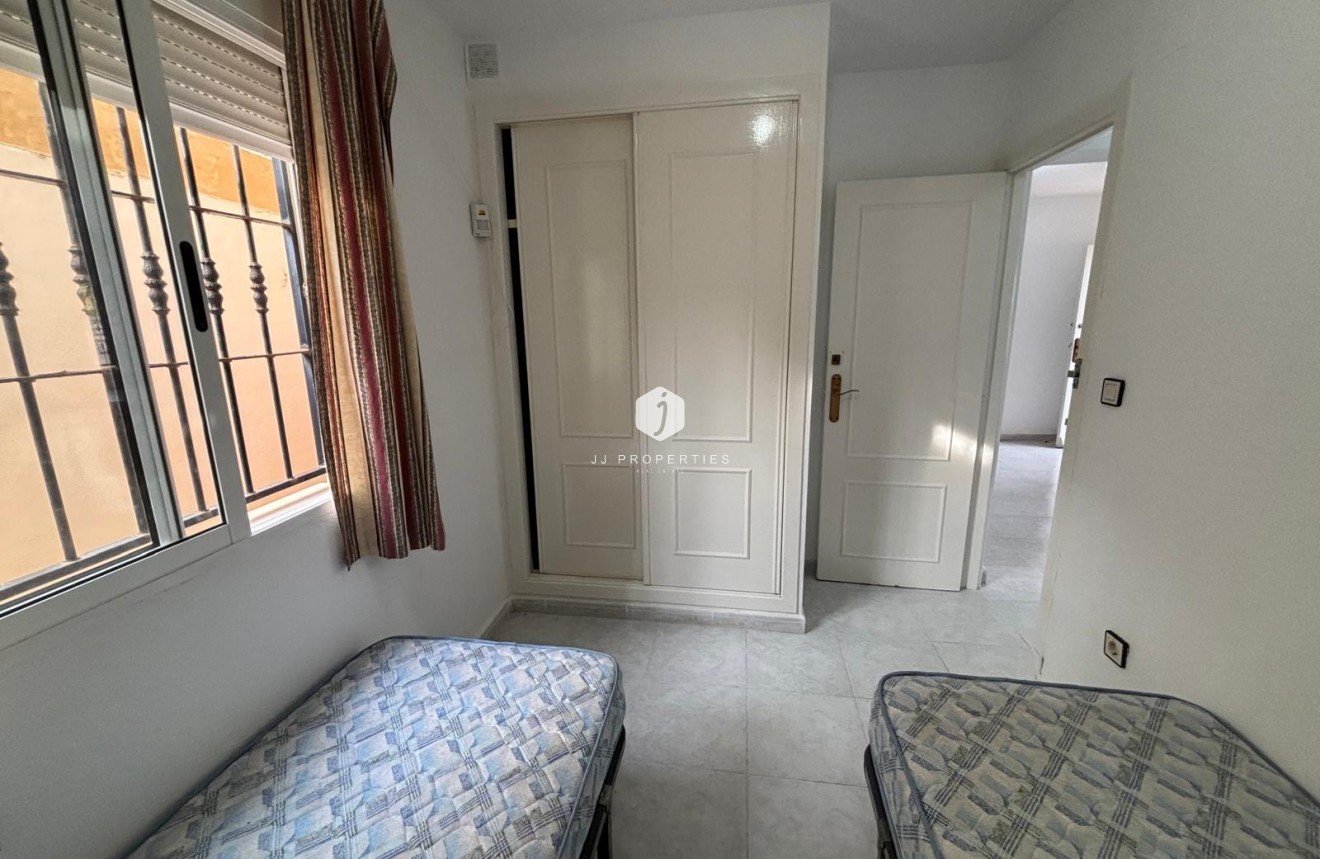 Resale - Bungalow -
Torrevieja - La Siesta - El Salado - Torreta