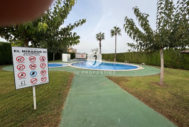 Resale - Bungalow -
Torrevieja - La Siesta - El Salado - Torreta