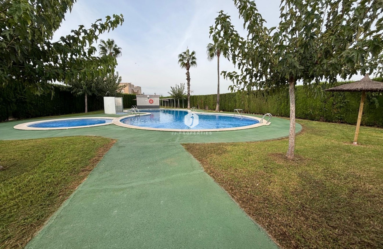 Resale - Bungalow -
Torrevieja - La Siesta - El Salado - Torreta