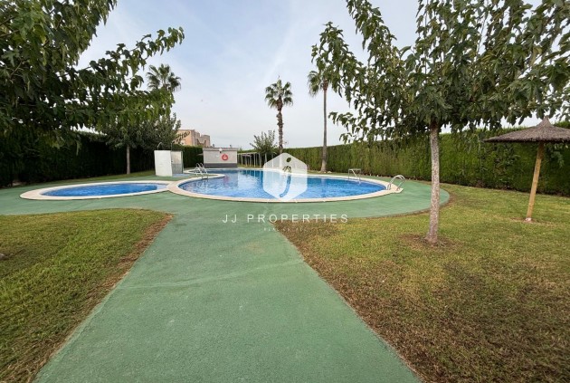 Resale - Bungalow -
Torrevieja - La Siesta - El Salado - Torreta