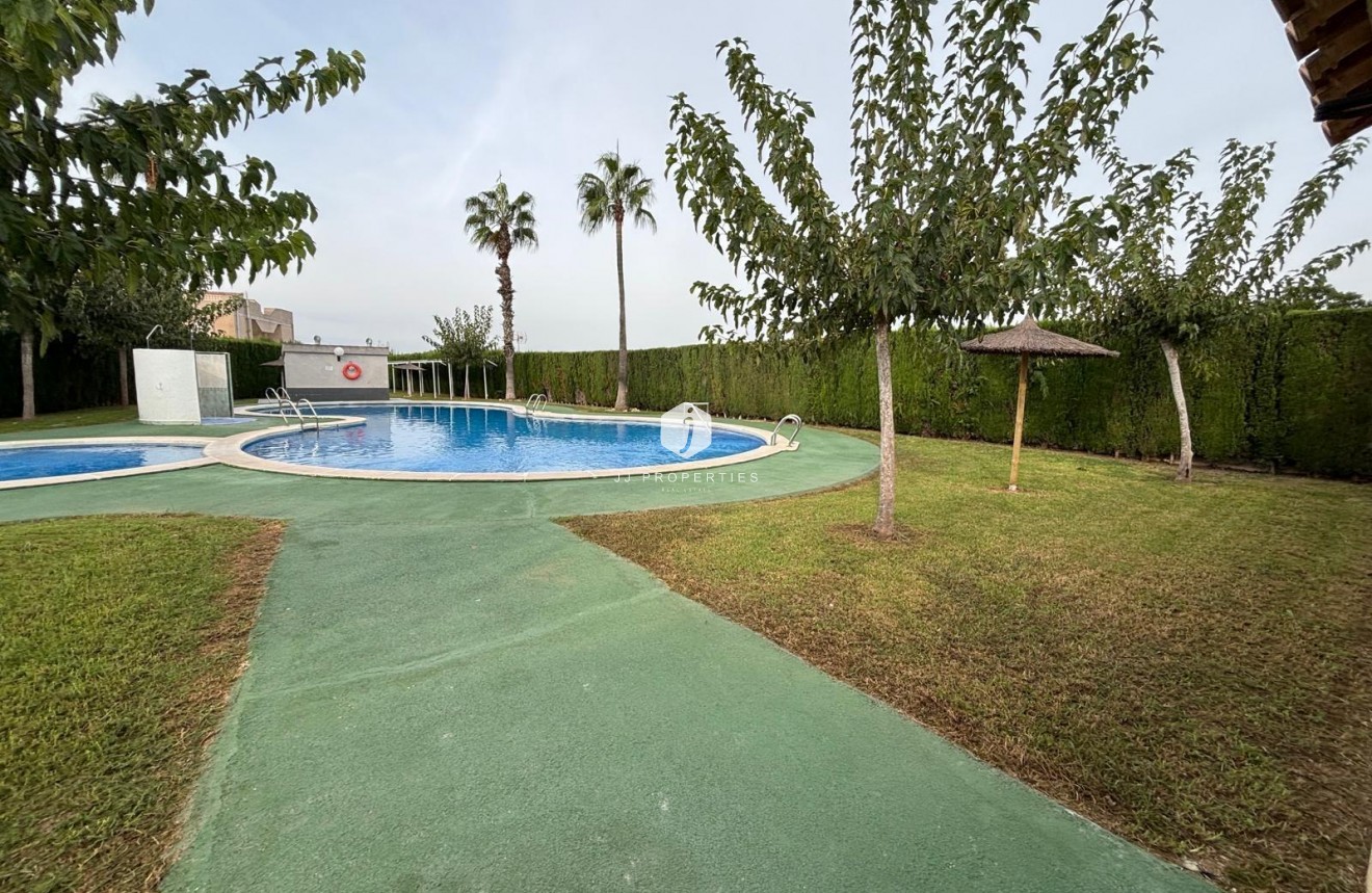 Resale - Bungalow -
Torrevieja - La Siesta - El Salado - Torreta