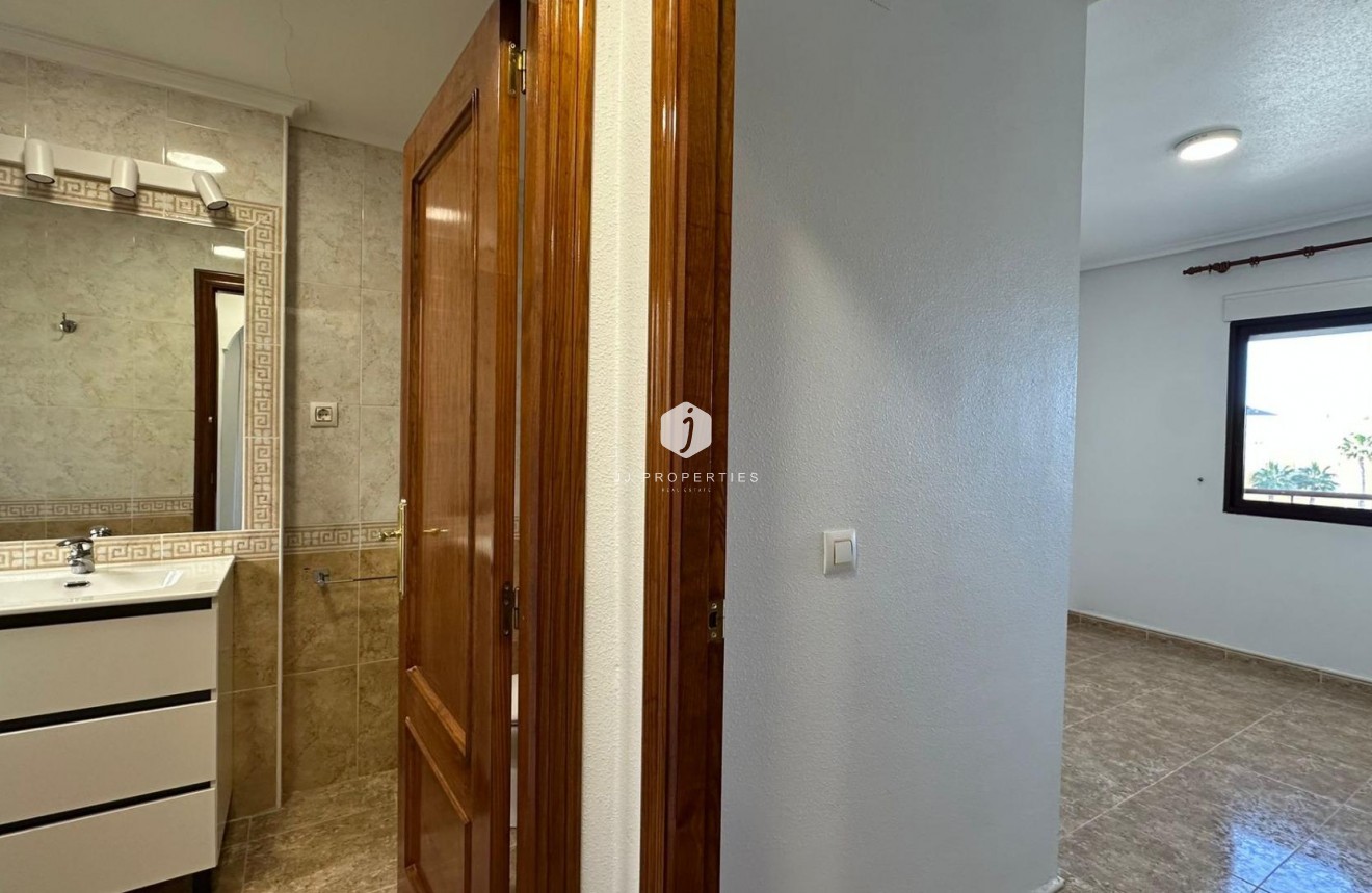 Resale - Apartment / flat -
Orihuela Costa - Campoamor