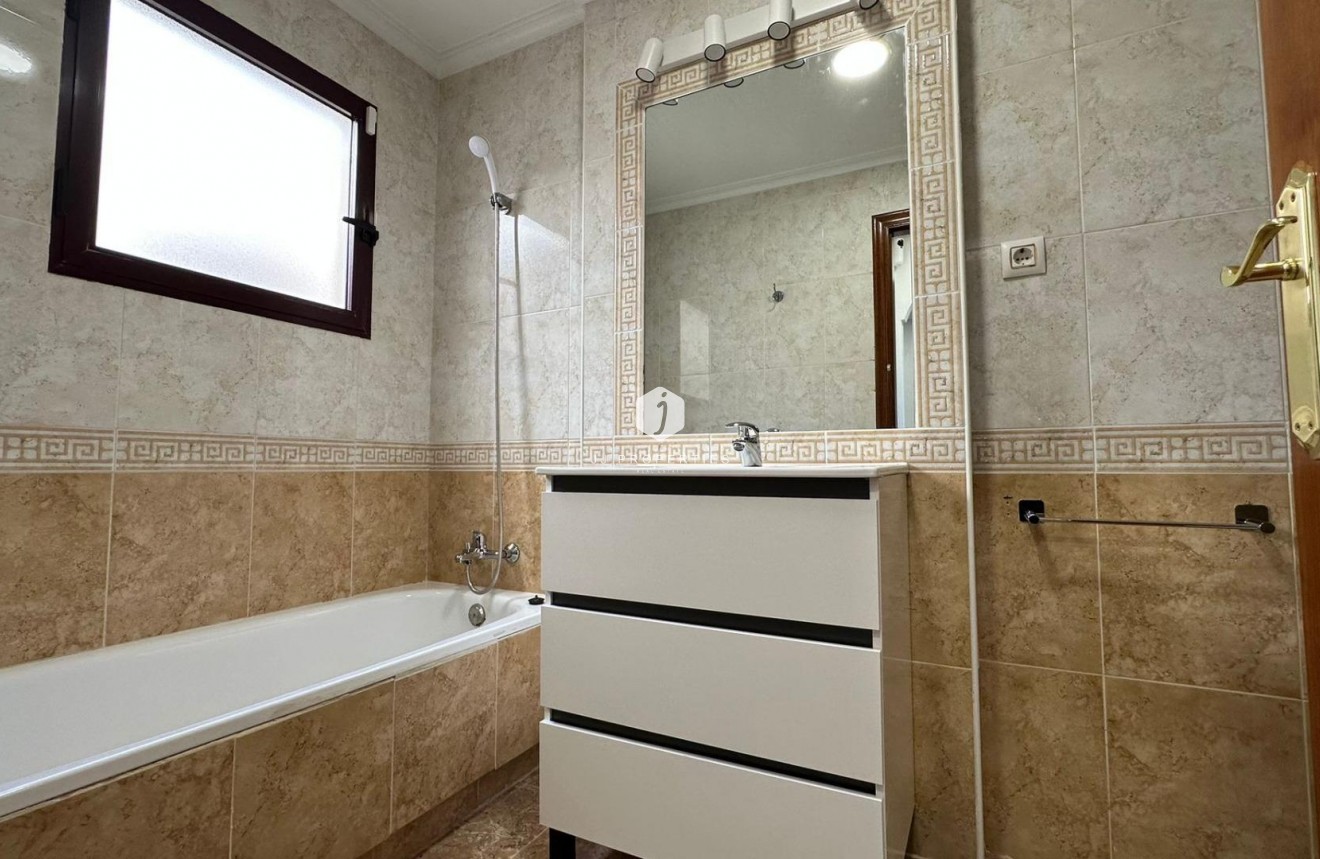 Resale - Apartment / flat -
Orihuela Costa - Campoamor