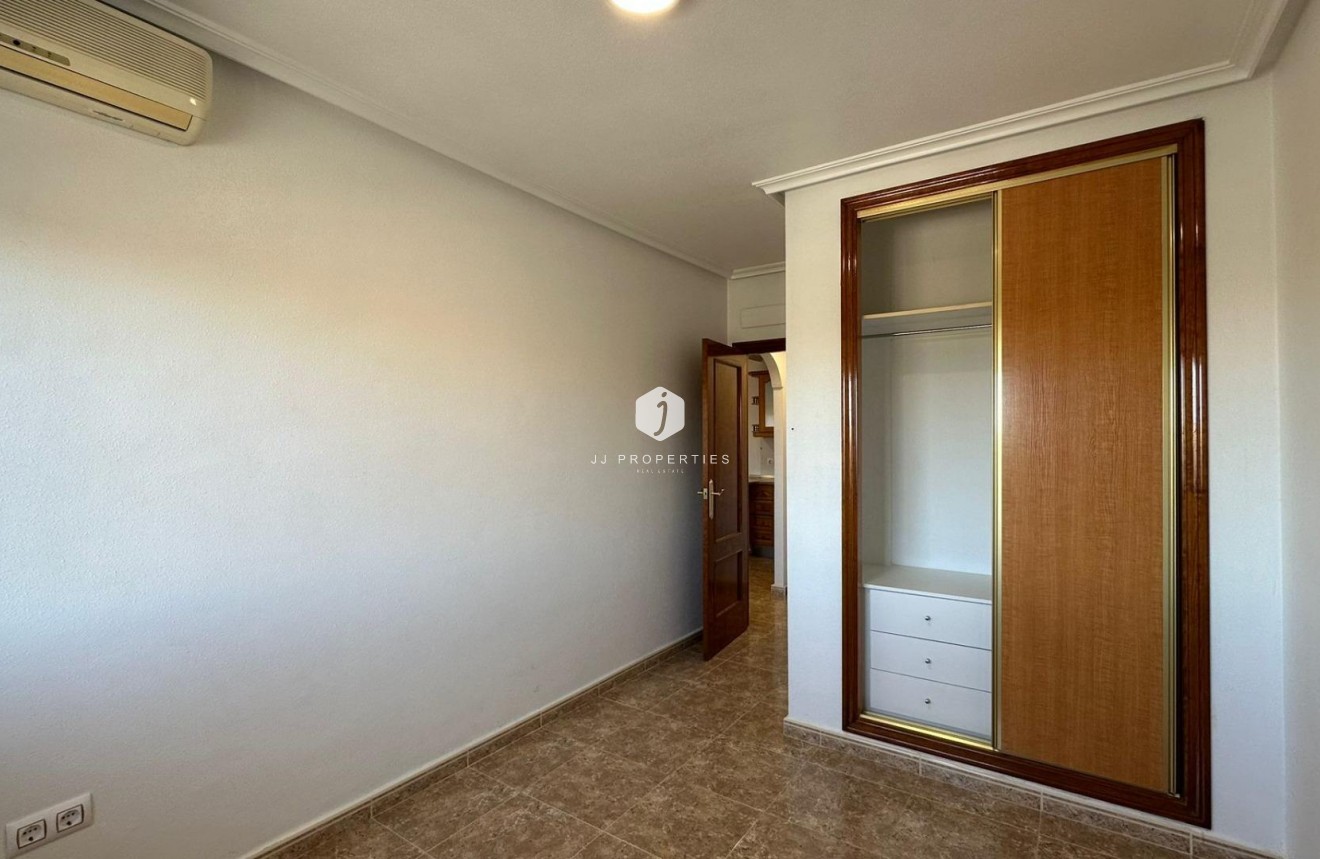 Resale - Apartment / flat -
Orihuela Costa - Campoamor