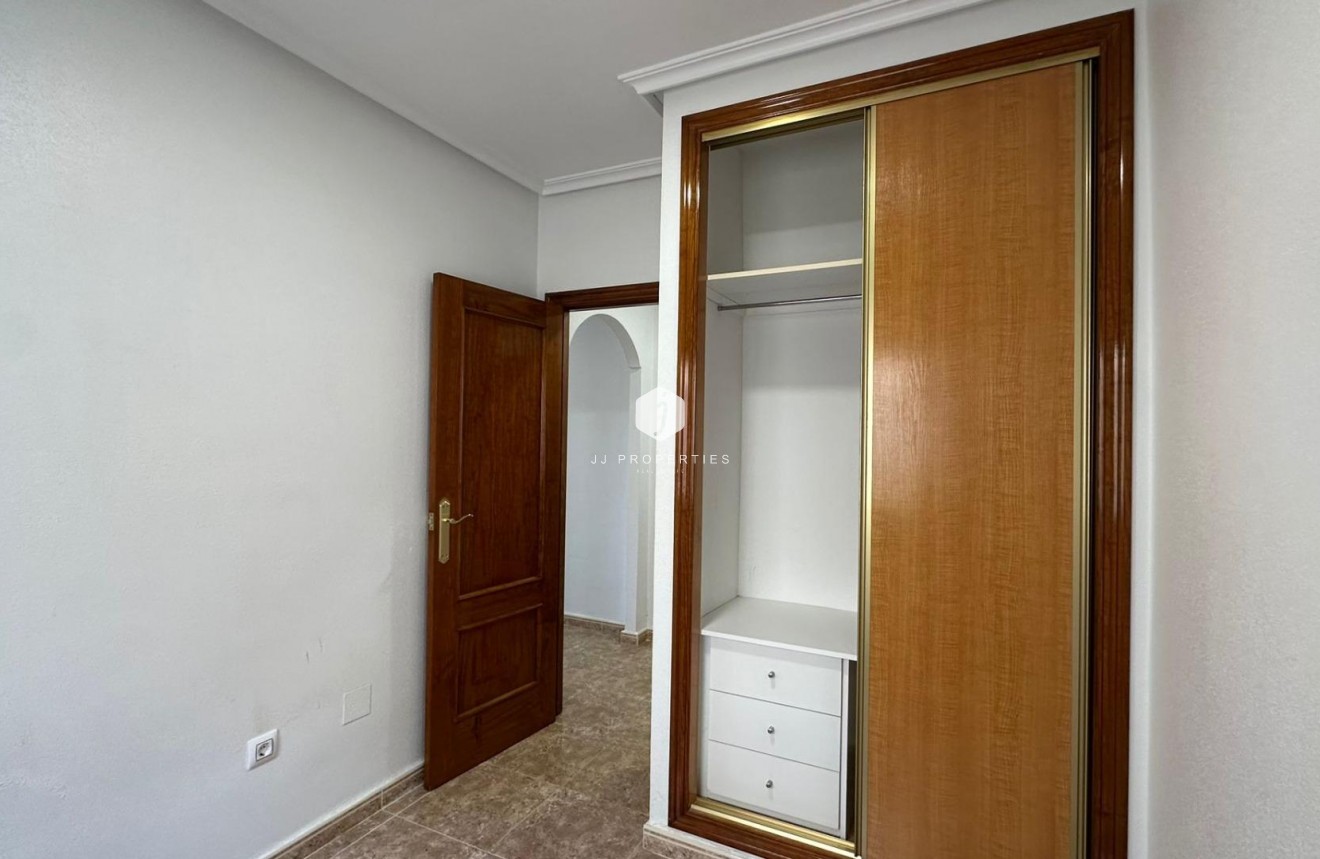 Resale - Apartment / flat -
Orihuela Costa - Campoamor