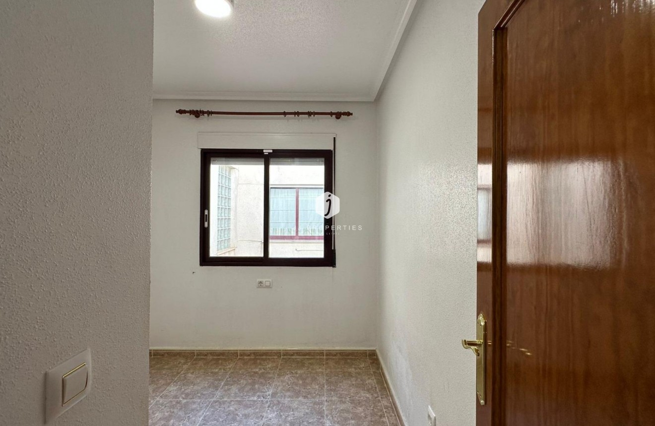 Resale - Apartment / flat -
Orihuela Costa - Campoamor