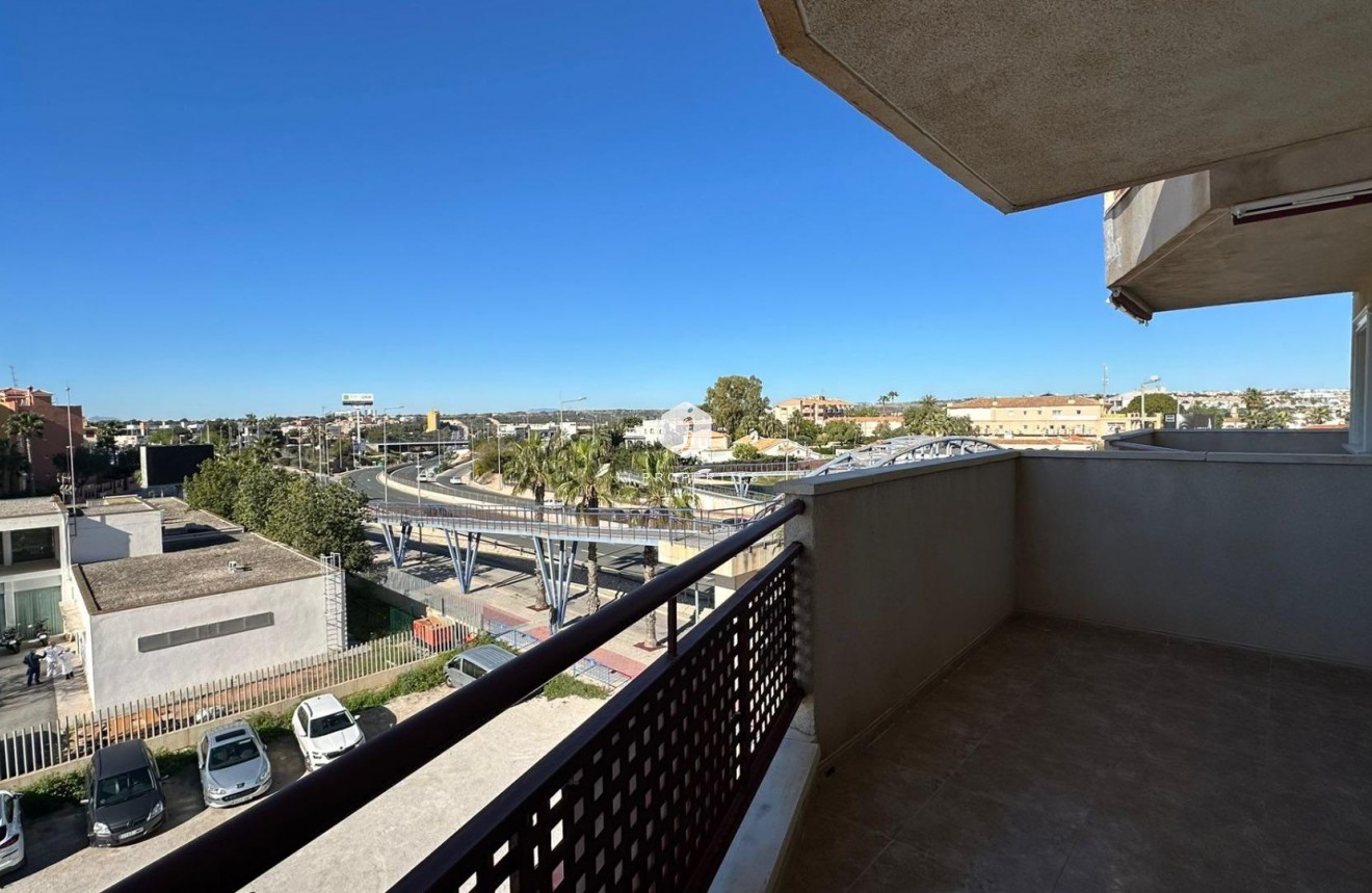 Resale - Apartment / flat -
Orihuela Costa - Campoamor