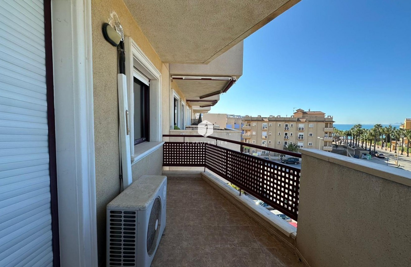 Resale - Apartment / flat -
Orihuela Costa - Campoamor