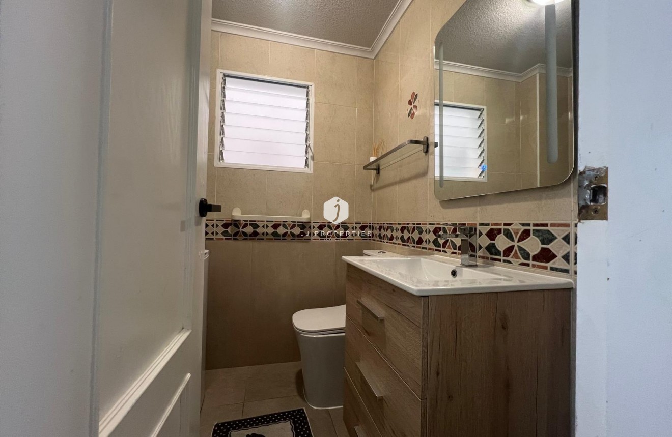 Tweedehands - Appartement / flat -
Torrevieja - Centro