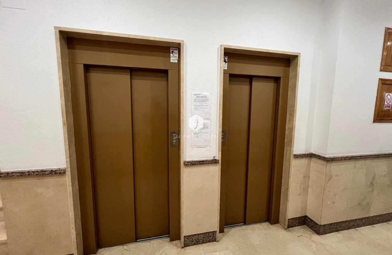 Tweedehands - Appartement / flat -
Torrevieja - Centro