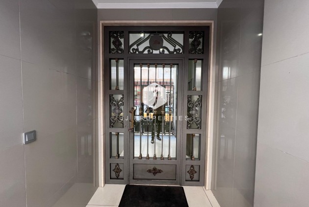 Tweedehands - Appartement / flat -
Torrevieja - Centro