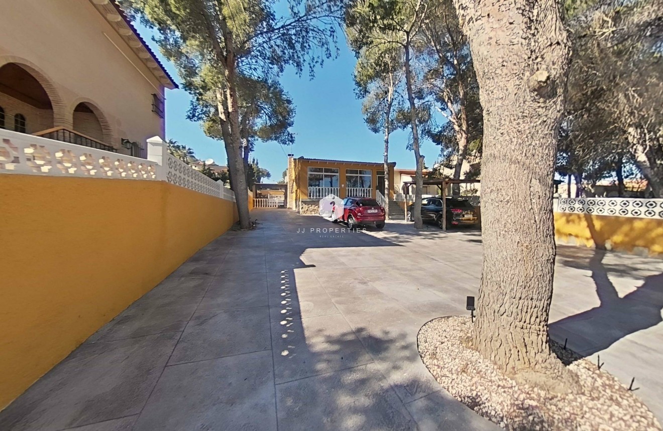 Resale - Villa -
Torrevieja - Los Balcones