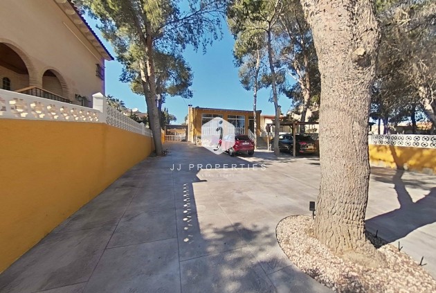 Resale - Villa -
Torrevieja - Los Balcones