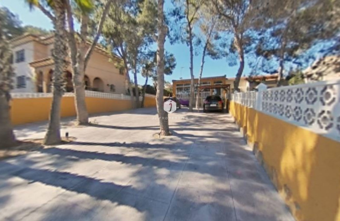 Resale - Villa -
Torrevieja - Los Balcones