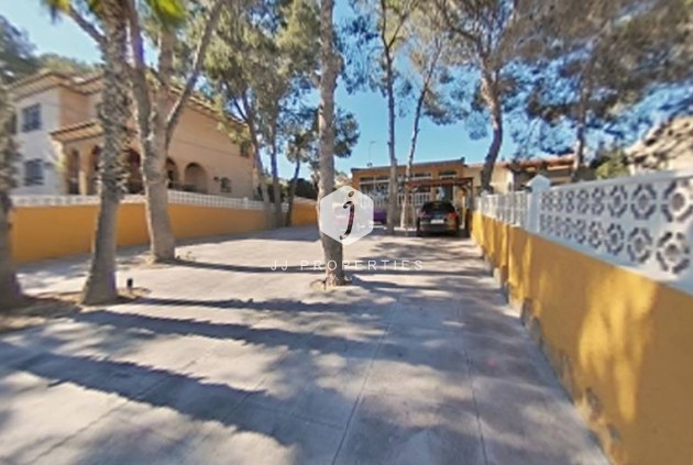 Resale - Villa -
Torrevieja - Los Balcones