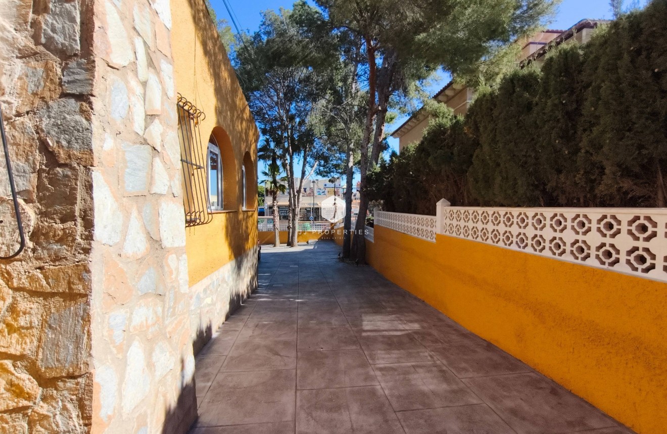 Resale - Villa -
Torrevieja - Los Balcones