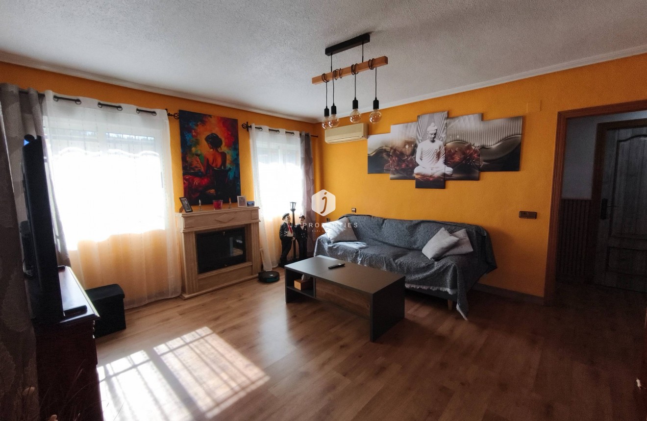 Resale - Villa -
Torrevieja - Los Balcones