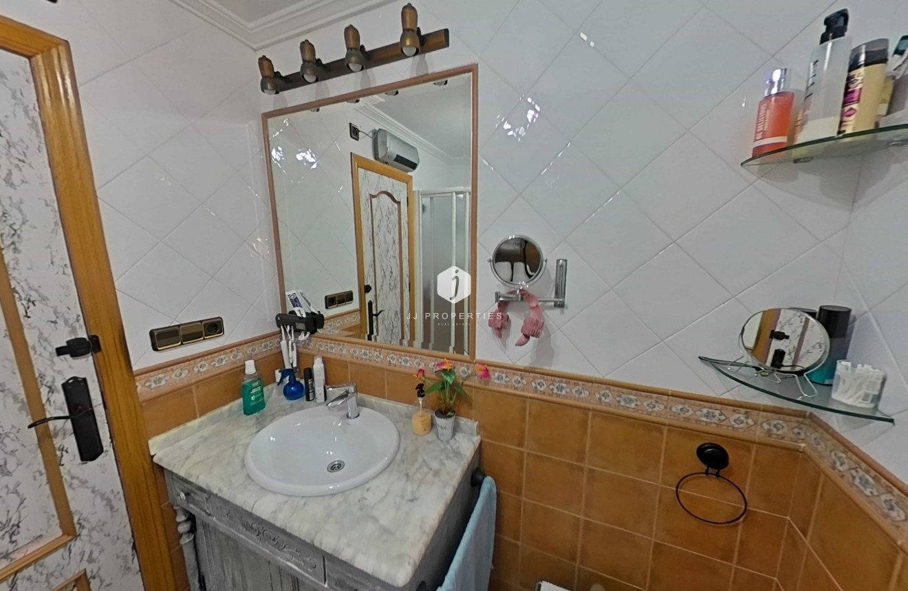 Resale - Villa -
Torrevieja - Los Balcones