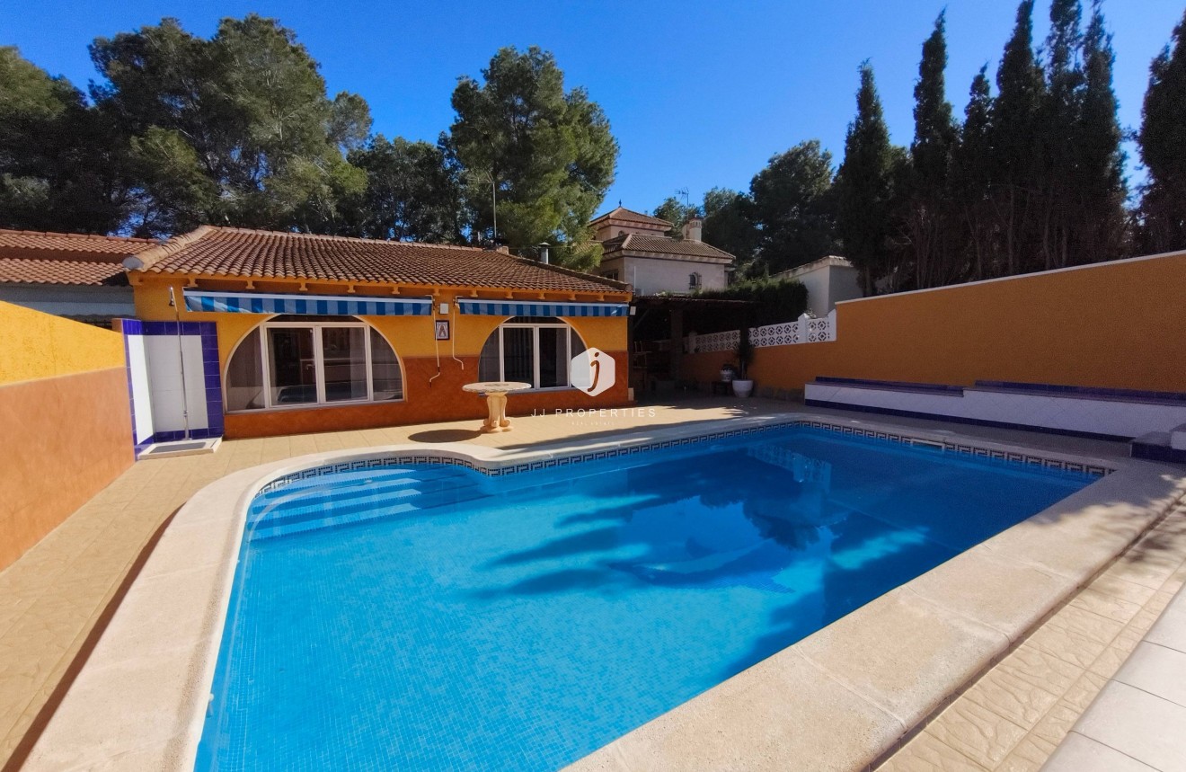Resale - Villa -
Torrevieja - Los Balcones
