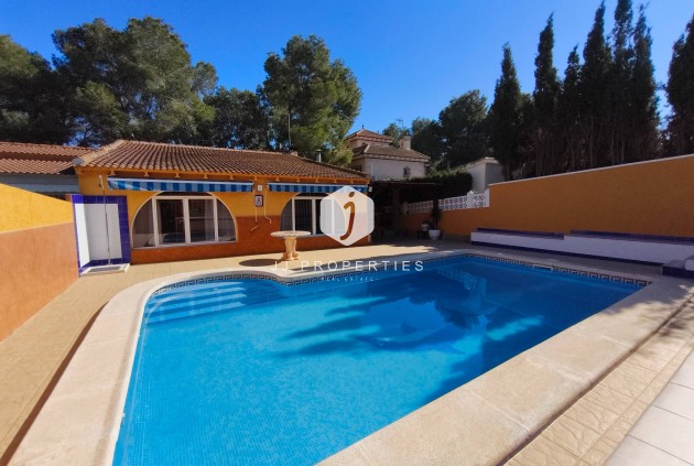 Resale - Villa -
Torrevieja - Los Balcones