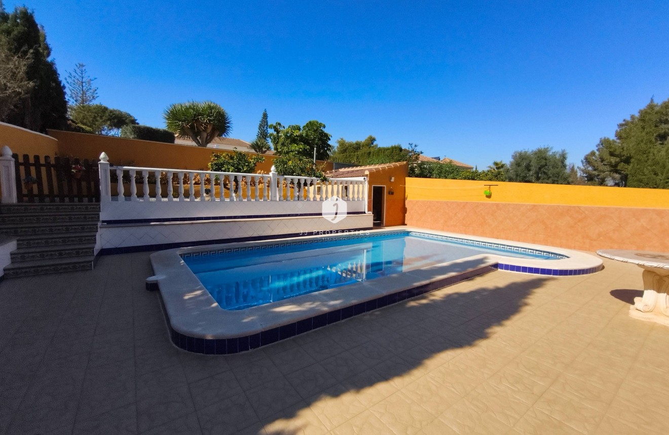 Resale - Villa -
Torrevieja - Los Balcones
