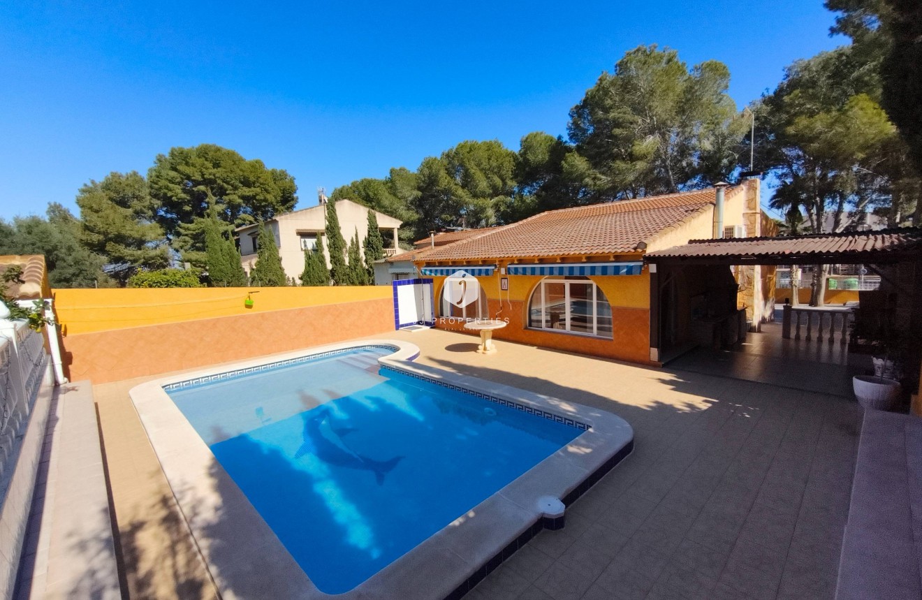 Resale - Villa -
Torrevieja - Los Balcones