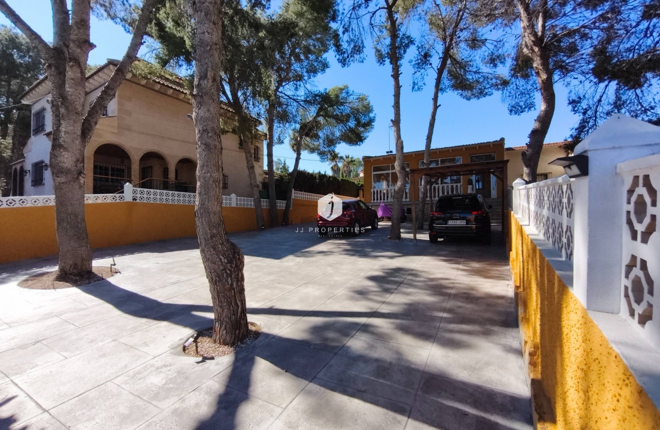 Resale - Villa -
Torrevieja - Los Balcones