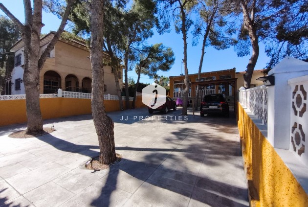 Resale - Villa -
Torrevieja - Los Balcones