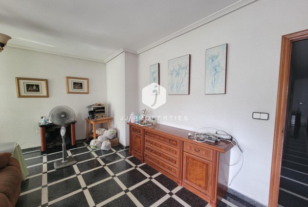 Resale - Apartment / flat -
Torrevieja - Centro