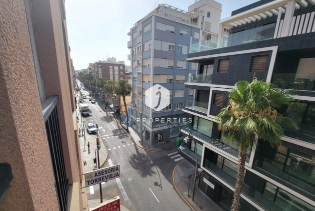 Resale - Apartment / flat -
Torrevieja - Centro