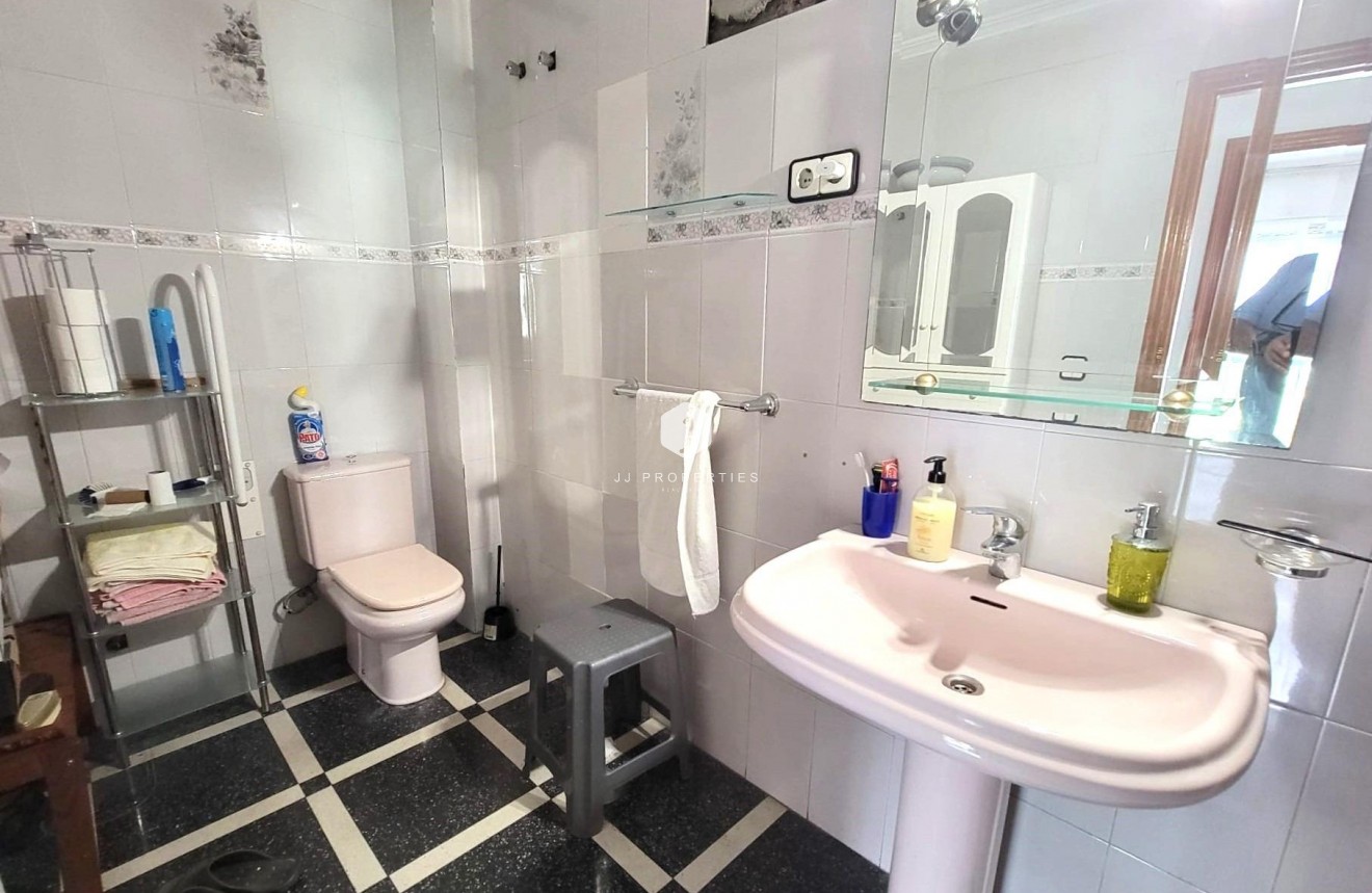 Resale - Apartment / flat -
Torrevieja - Centro