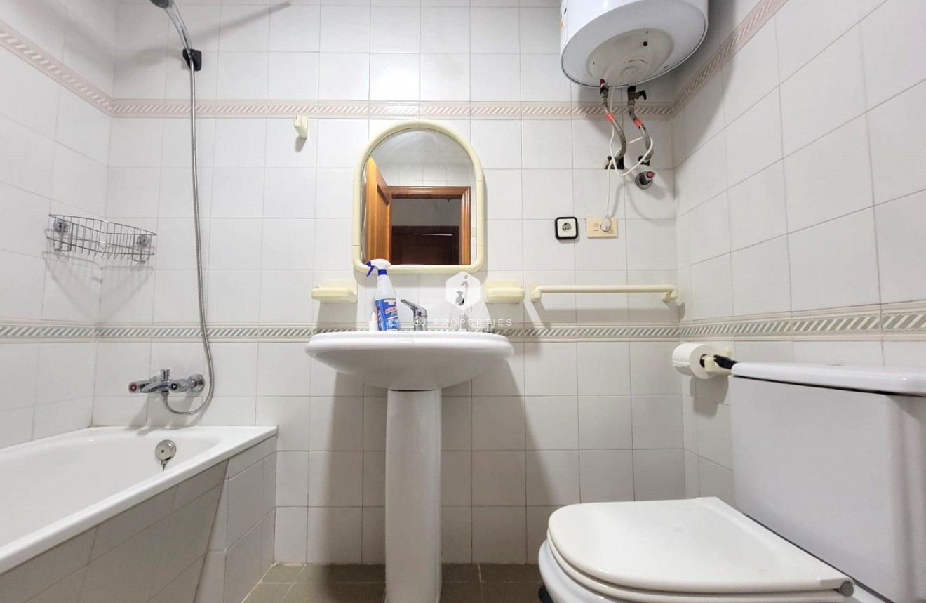 Resale - Apartment / flat -
Torrevieja - Centro