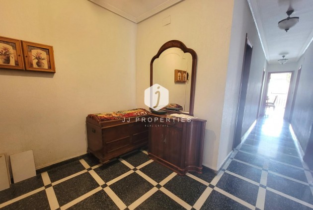 Resale - Apartment / flat -
Torrevieja - Centro