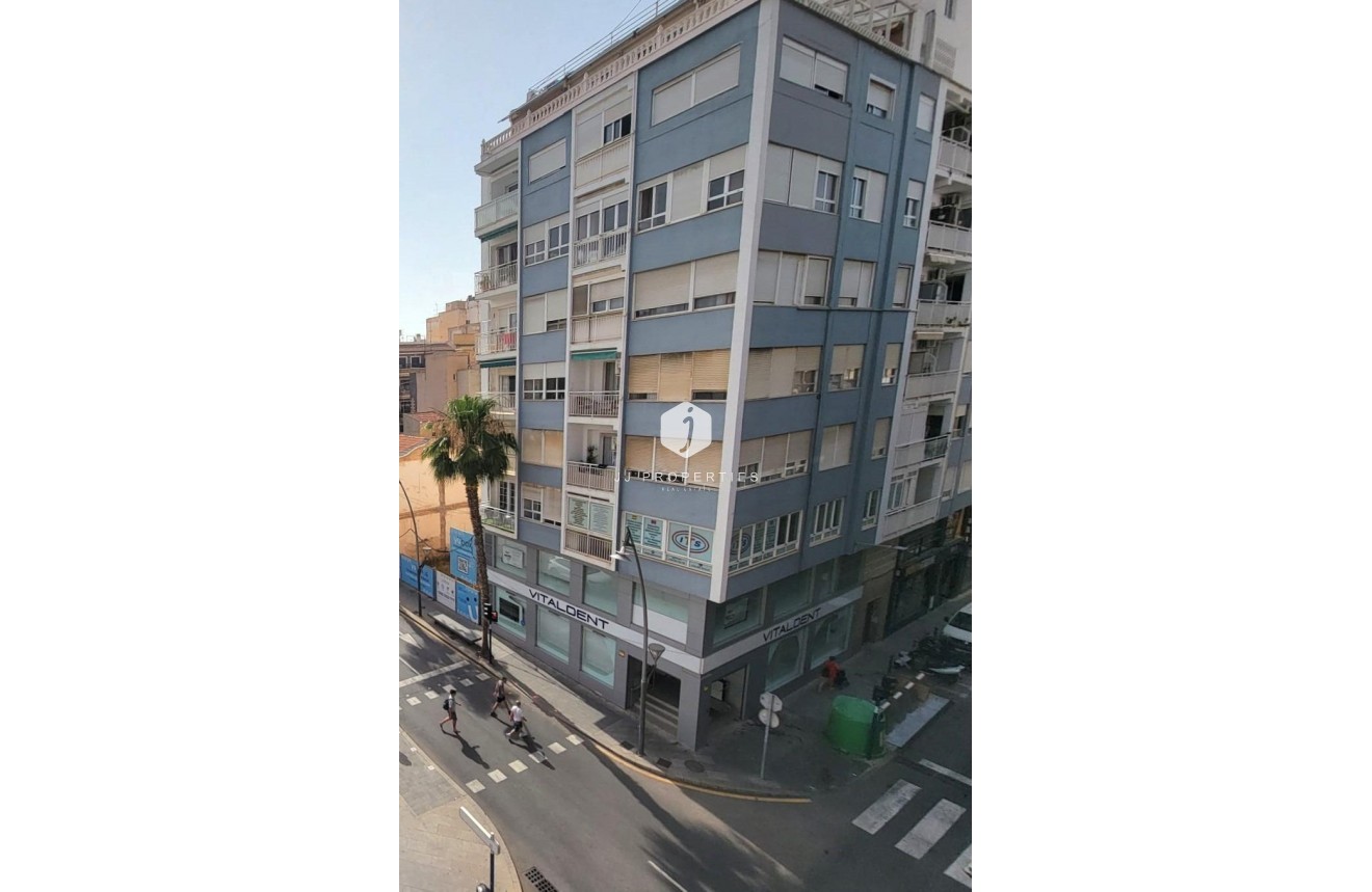 Resale - Apartment / flat -
Torrevieja - Centro