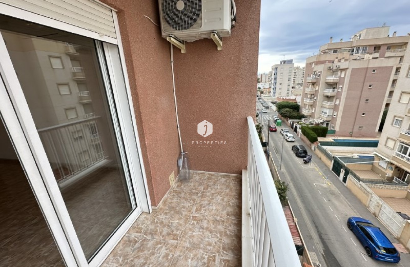 Resale - Apartment / flat -
Torrevieja - Costa Blanca