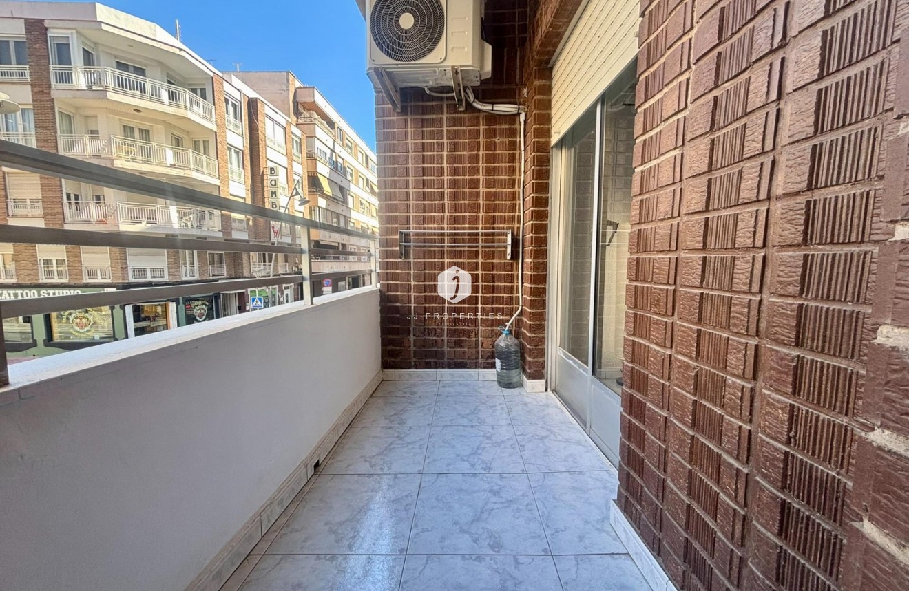 Resale - Apartment / flat -
Torrevieja