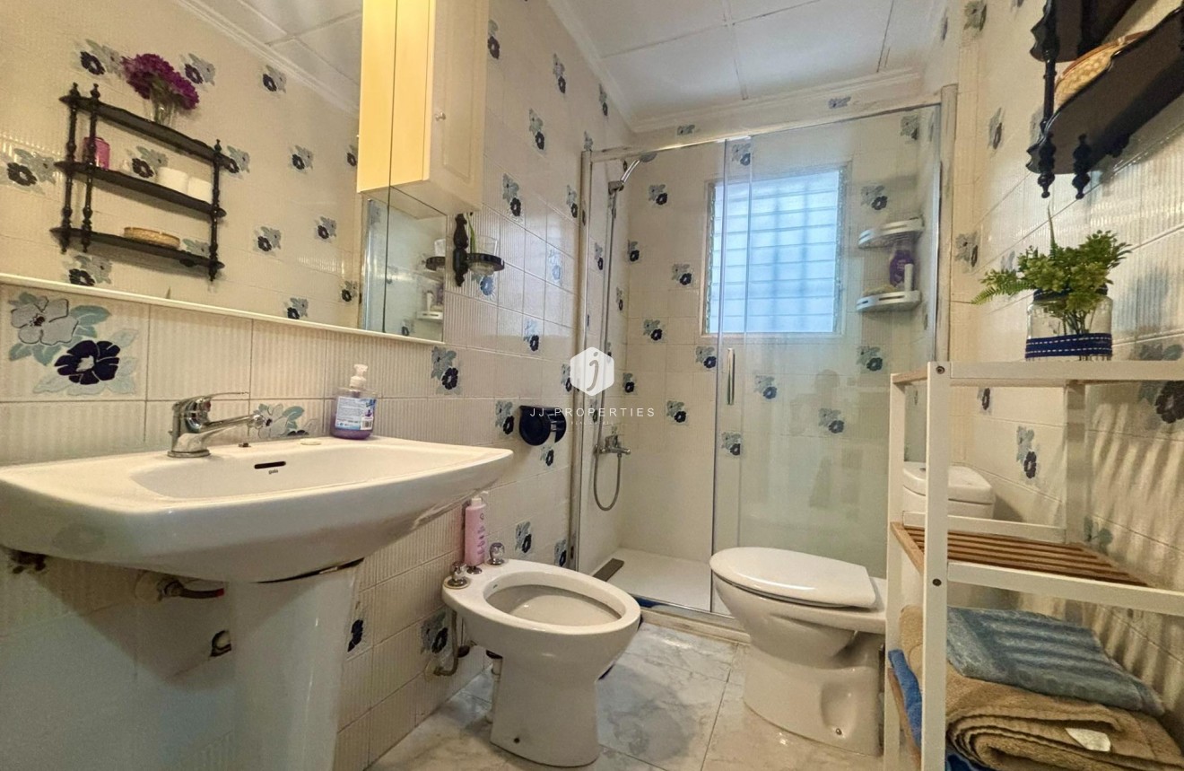 Resale - Apartment / flat -
Torrevieja