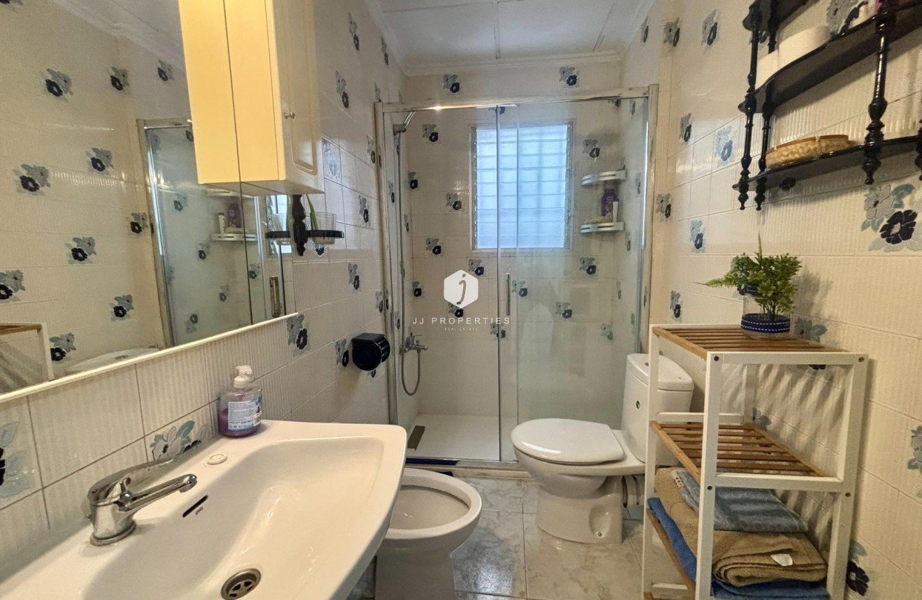 Resale - Apartment / flat -
Torrevieja